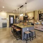 Bamboo Loft 6Br, 24 Guests