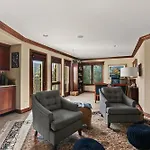 Grand Retreat Rooftop Bliss And Ocean Views