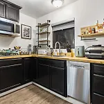 Entire Private 1-Bedroom With Hot Spa, 1 Gbps Wi-Fi, Parking, View
