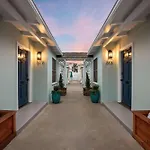 Coastal Retreat 1Br Steps To Ocean & Peek Views