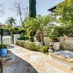 9 Mi To Beach Pet-Friendly Apt In San Diego!