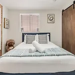 1Bd Ocean Waves Surf Parking