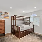 Sail Bay Luxury Retreat With Private Spa And Rooftop Bay View