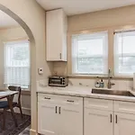Cozy Ocean Beach Bungalow