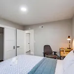 Entire Private Luxury 3-Bedroom Home W Gated Yard, 100 Inch Tv, 1 Gbps Wifi