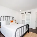 Cozy 1 Bed/Bath Apt In Hip Spot!