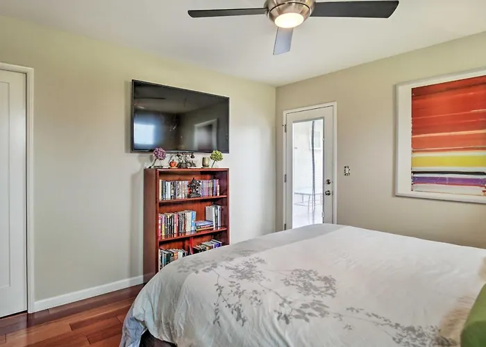 Updated San Diego Home With Private Yard And Grill!