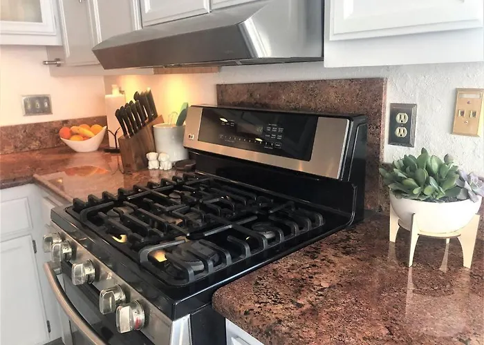 Upscale Mission Beach Couples Getaway/Pet Friendly