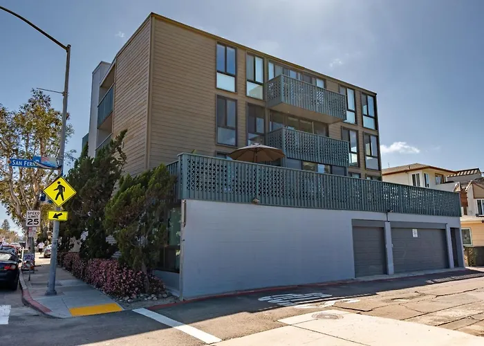 Belmont Modern - Ocean View, Pet Friendly, Patio