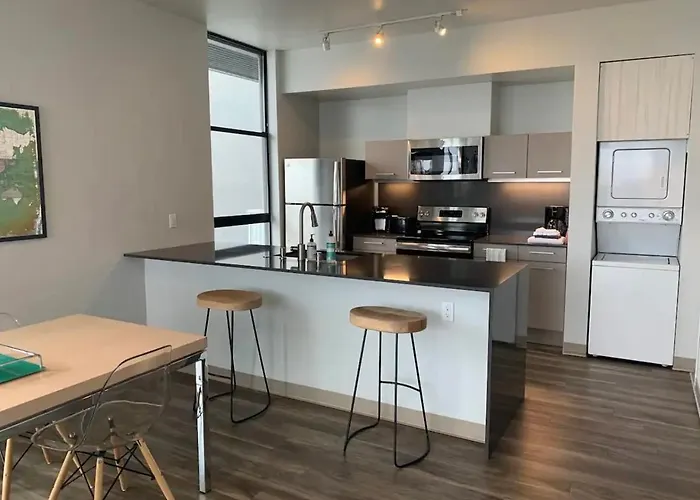 Water & City Views 2-Bedroom Apartment In Little Italy