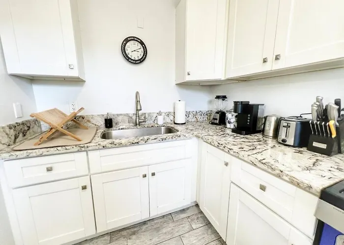 Charming Flat Near The City