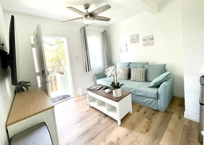 Hidden Gem With Hot Tub And Parking - 4 Guests