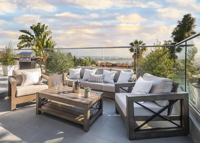 3 Bedroom With Ocean View Jacuzzi And Parking