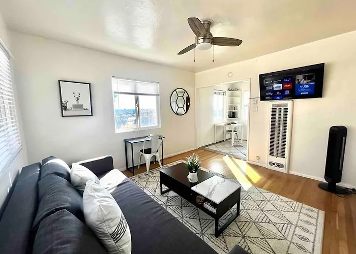 Minimalist 1 Bed By Airport & Old Town