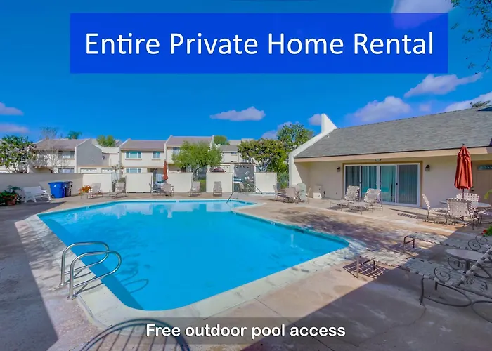 Entire Spacious 4-Bedroom House W Free Pool Access, Garage & Parking In Prime Location