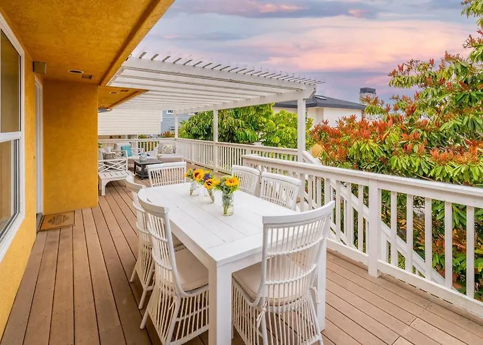Sunlit La Jolla Village Gem With Peak Ocean Views