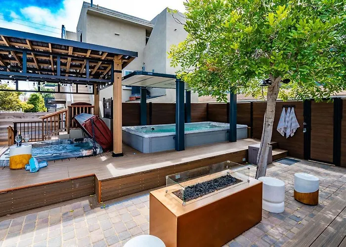 Pb Compound Getaway Steps To Surf And Sand