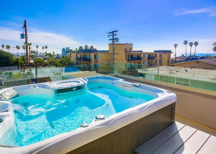 Ocean-View Home Blocks To Beach With Private Hot Tub & Rooftop Deck