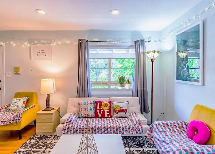 12-Guest 4-Br Spacious Home With Large Backyard, 4-Car Parking