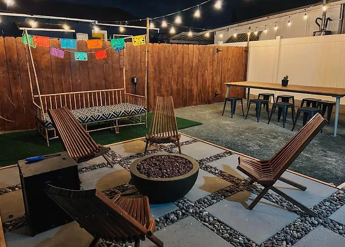 * Bueno Bueno Casita * / 7 Min To Downtown / 4 Bdr