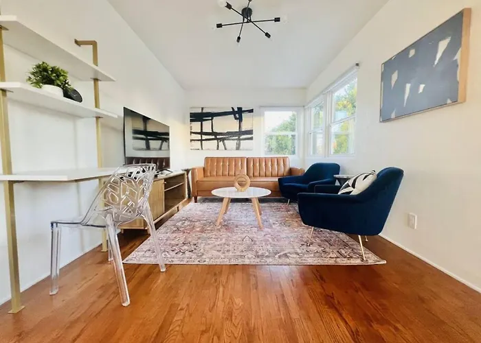 Stylish 1Br Retreat With Garage Ac Close 2 Everything