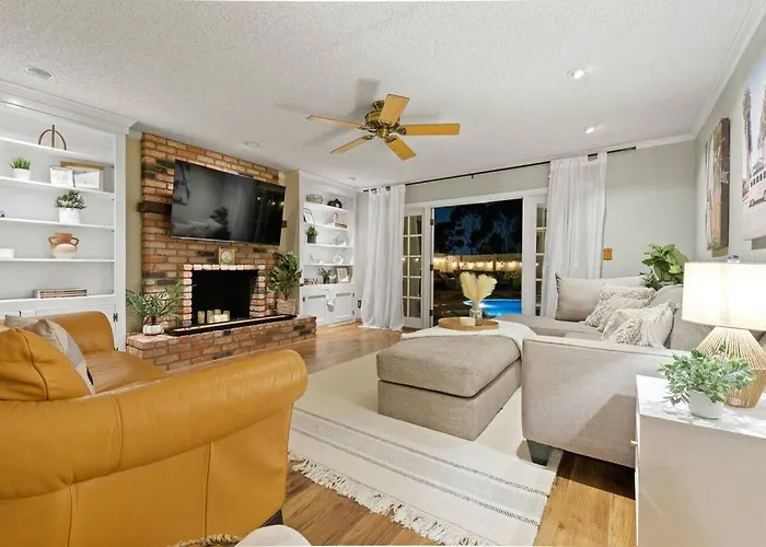 Majestic Lux Home With Heated Pool And Spa!