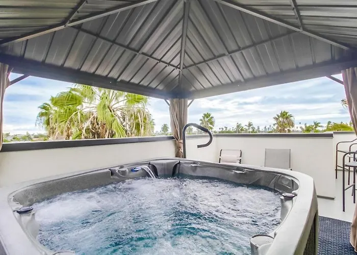 Hot Tub, New 2 Bedroom Park Blvd Condo