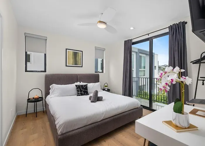 King Bed Evcharger Sleeps 8 Balcony Laundry