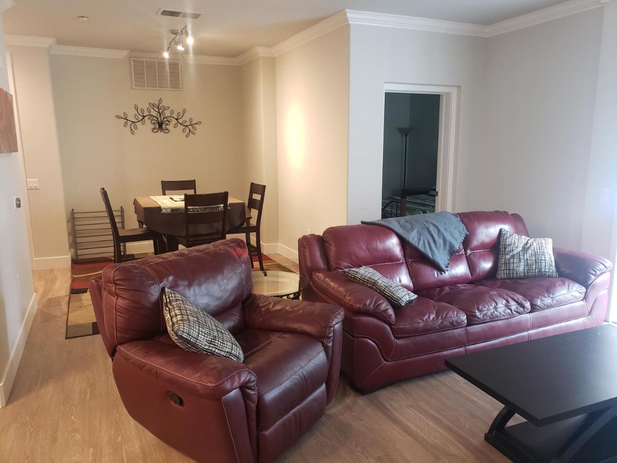 Yes It's Right 2 Suites And 3 Bath In The Heart Of Fb2