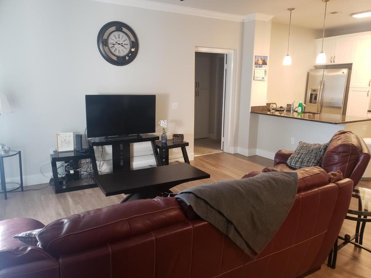 Yes It's Right 2 Suites And 3 Bath In The Heart Of Fb2 San Diego