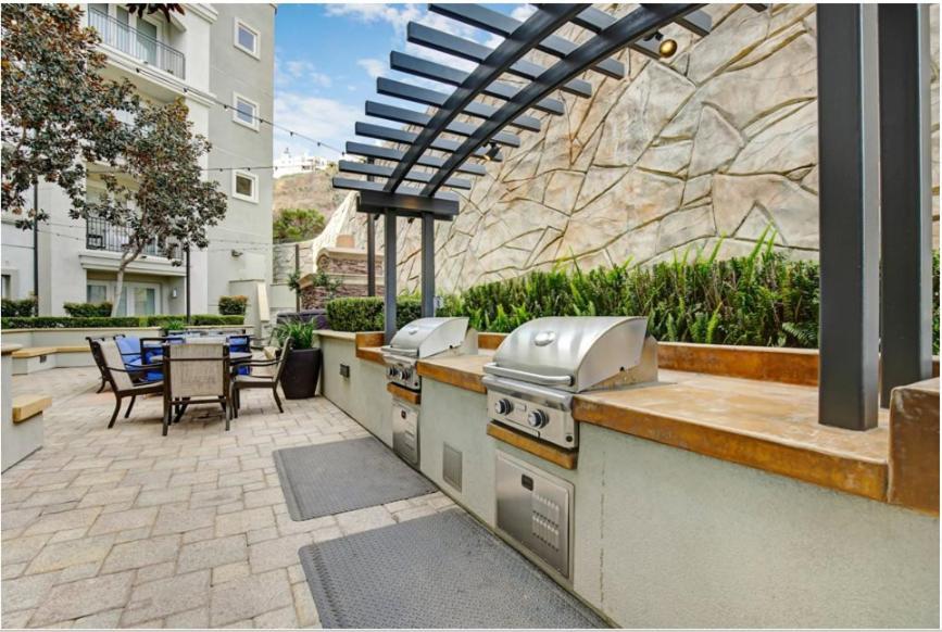 Yes It's Right 2 Suites And 3 Bath In The Heart Of Fb2 Apartment