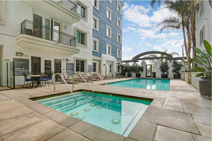 Yes It's Right 2 Suites And 3 Bath In The Heart Of Fb2 * San Diego