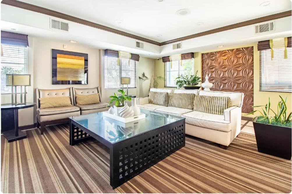 Yes It's Right 2 Suites And 3 Bath In The Heart Of Fb2 * San Diego