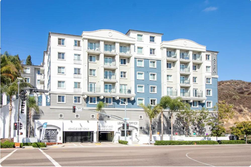 Yes It's Right 2 Suites And 3 Bath In The Heart Of Fb2 Apartment
