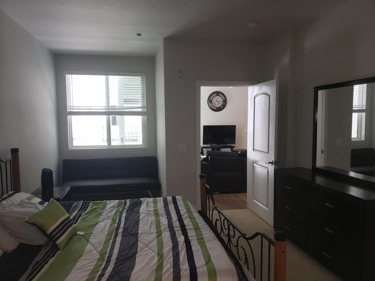 Yes It's Right 2 Suites And 3 Bath In The Heart Of Fb2