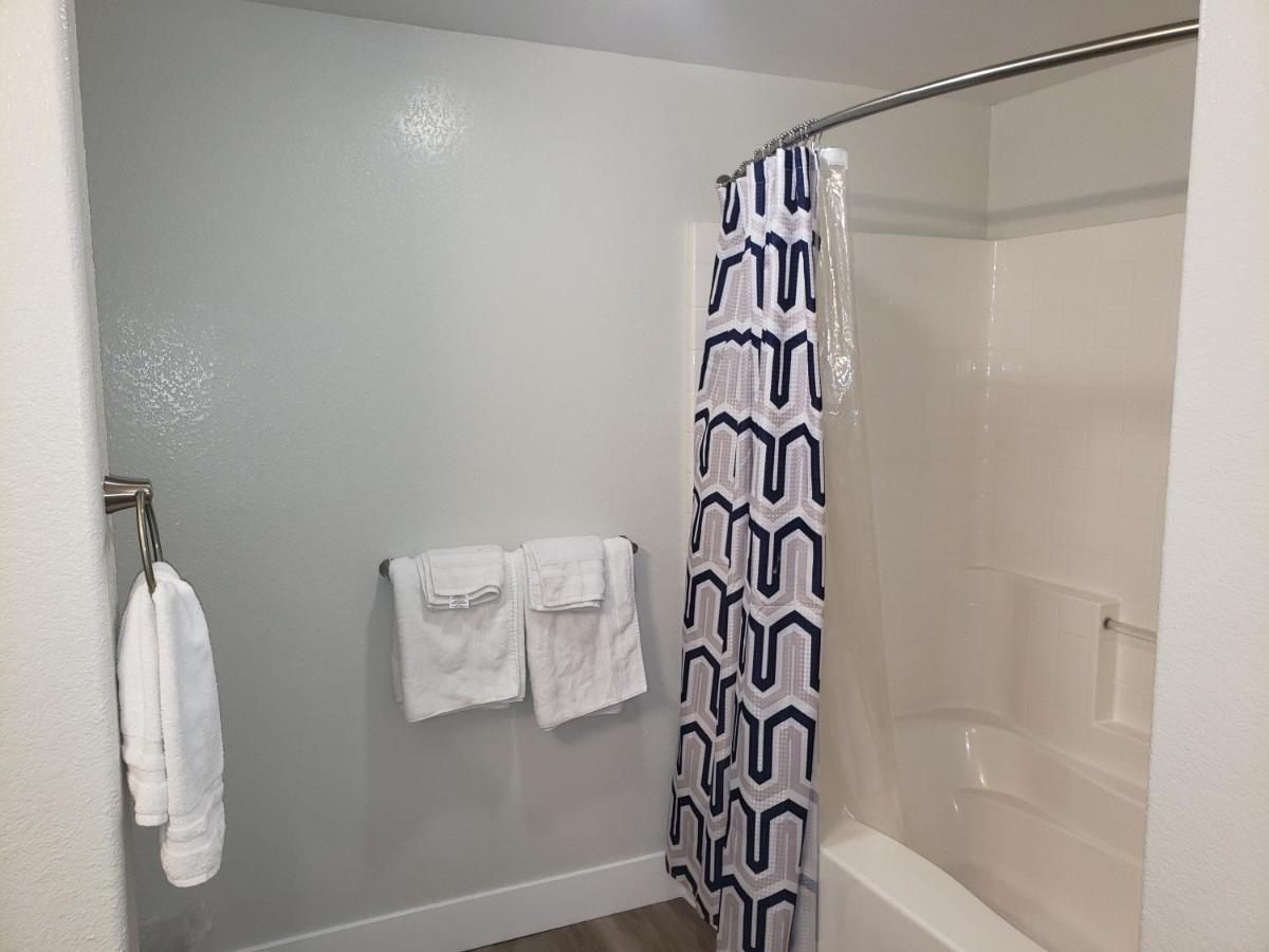Yes It's Right 2 Suites And 3 Bath In The Heart Of Fb2 * San Diego