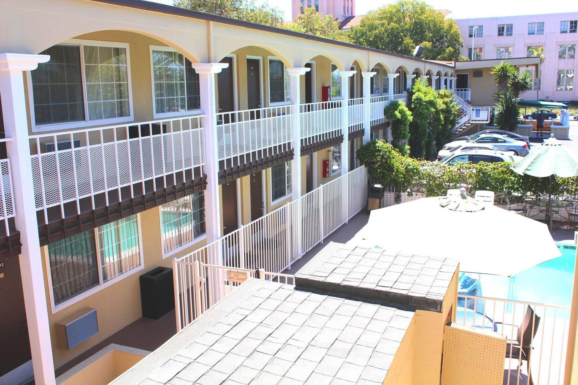 The Pacific Motel 2*