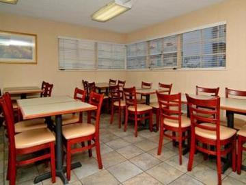Baymont By Wyndham Downtown Motel 2*