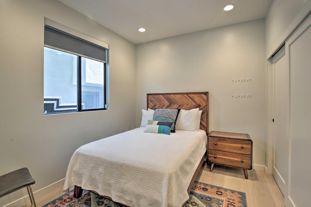 Holiday home Chic Abode Rooftop Balcony And Bay Views!