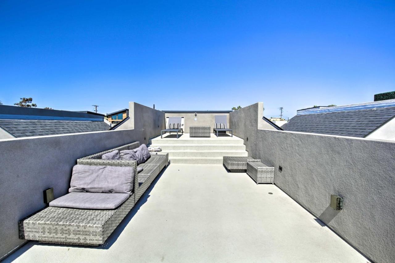 Holiday home Chic Abode Rooftop Balcony And Bay Views!