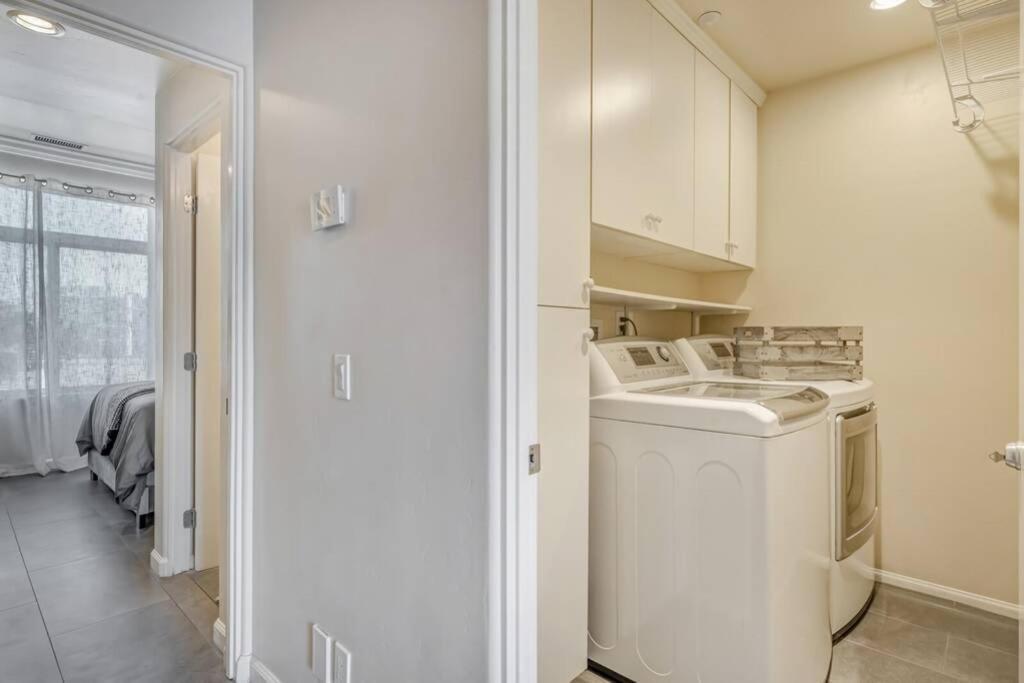 Spectacular View- Luxurious 4bd 4ba *