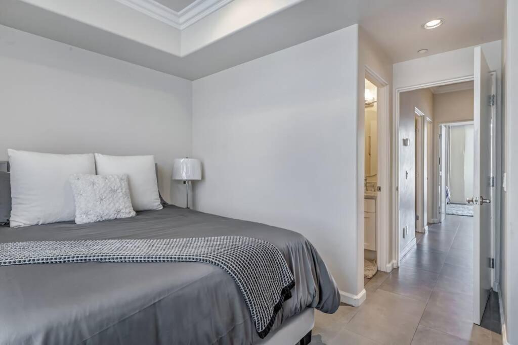 Spectacular View- Luxurious 4bd 4ba