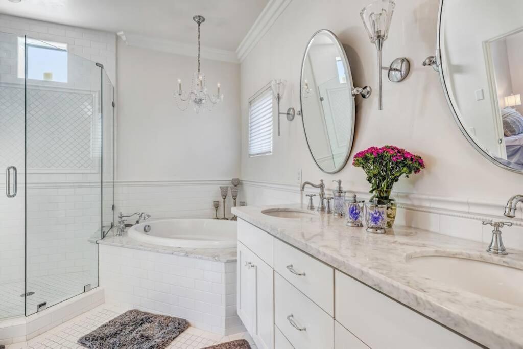 Spectacular View- Luxurious 4bd 4ba
