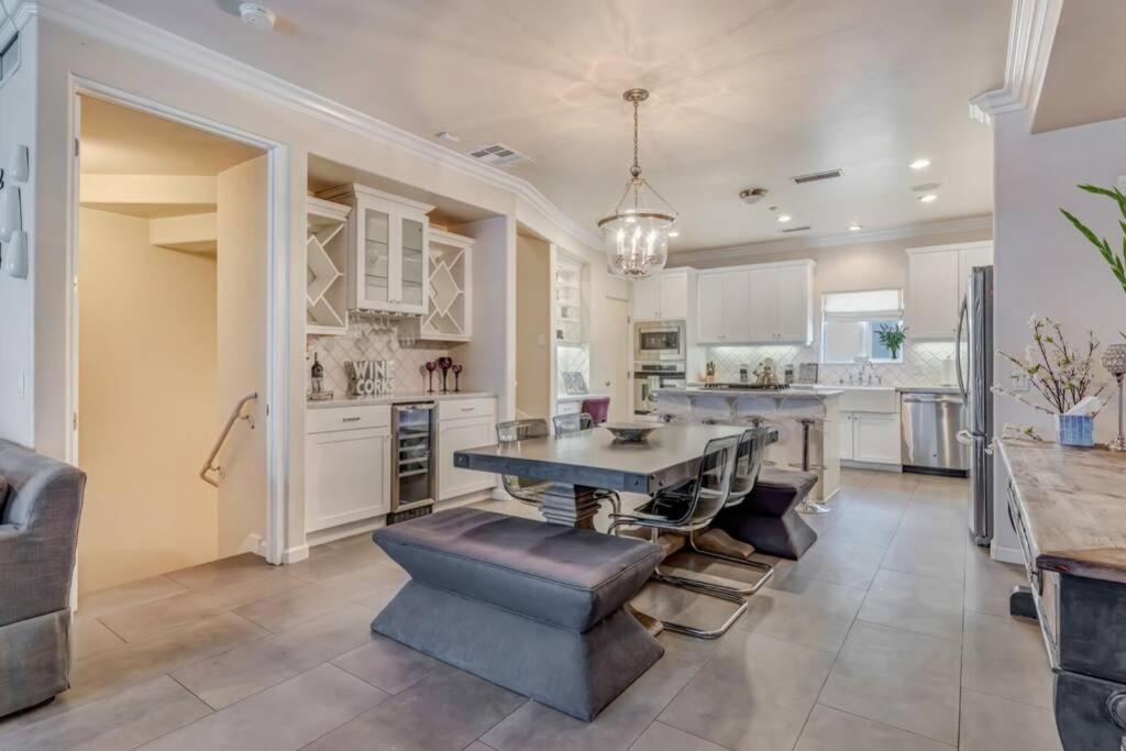 Spectacular View- Luxurious 4bd 4ba *