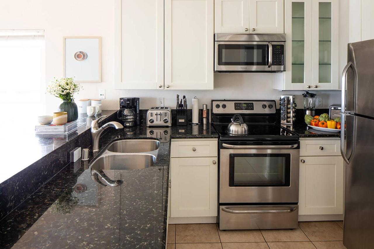 10 Min From Belmont Park - Sleeps 28 By Avantstay *