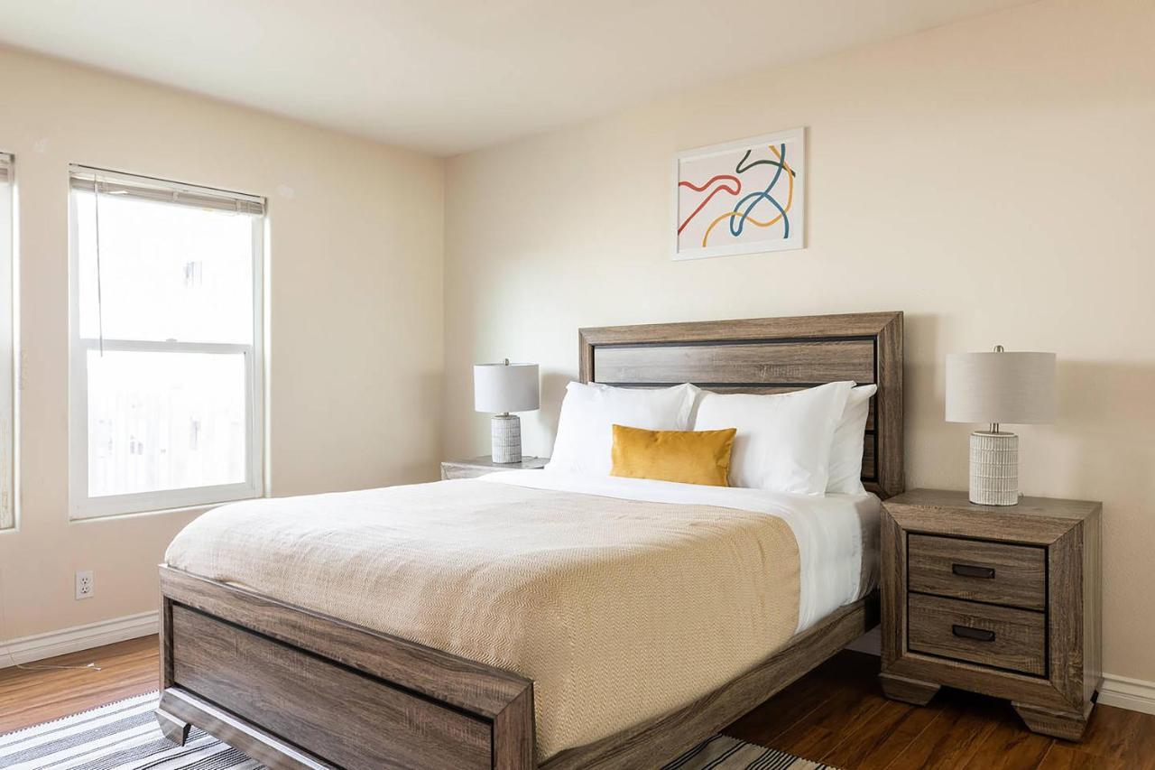 10 Min From Belmont Park - Sleeps 28 By Avantstay