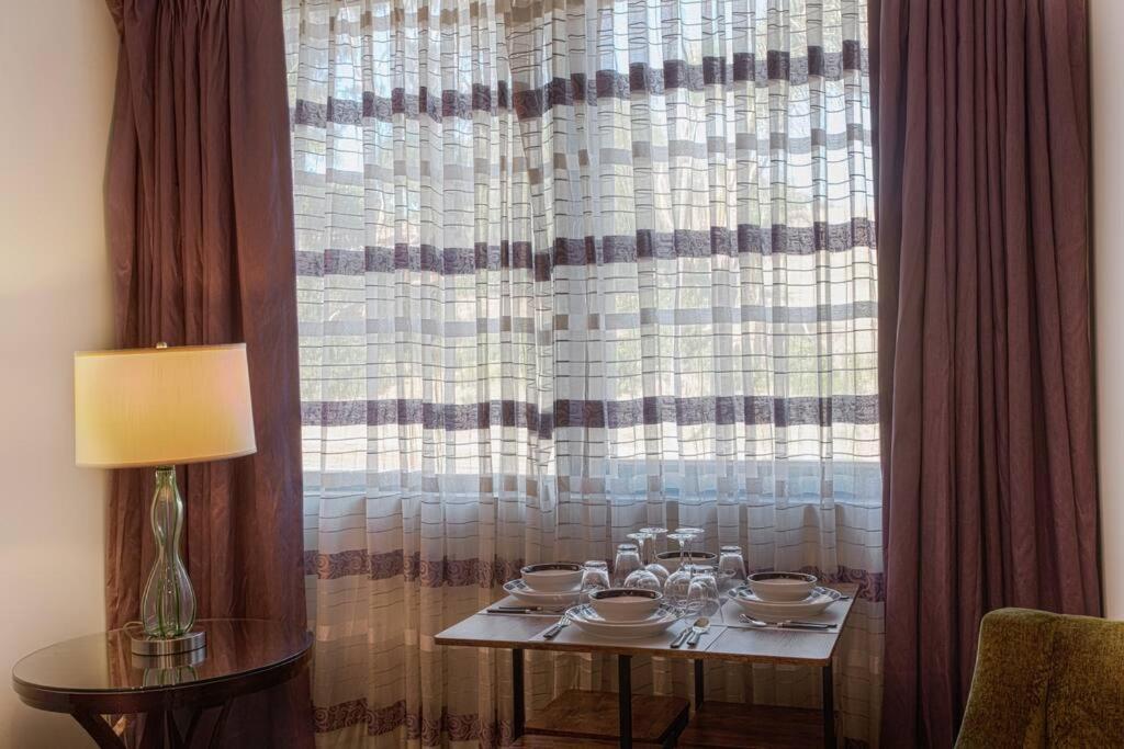 Apartamento 1-bedroom With Cali King Size Bed In *