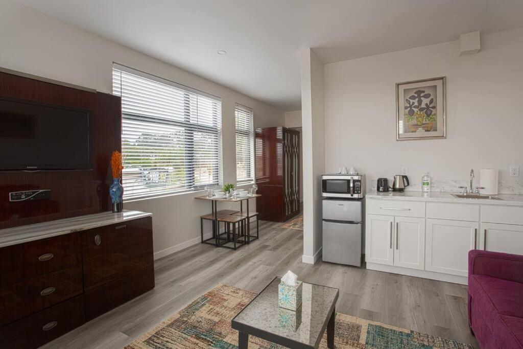 One Bedroom With Luxurious Furnitures * San Diego