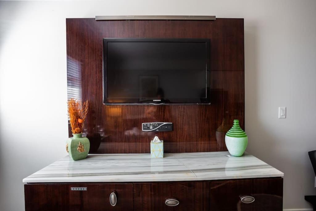 Lovely W Full Kitchen In Heart Of * San Diego