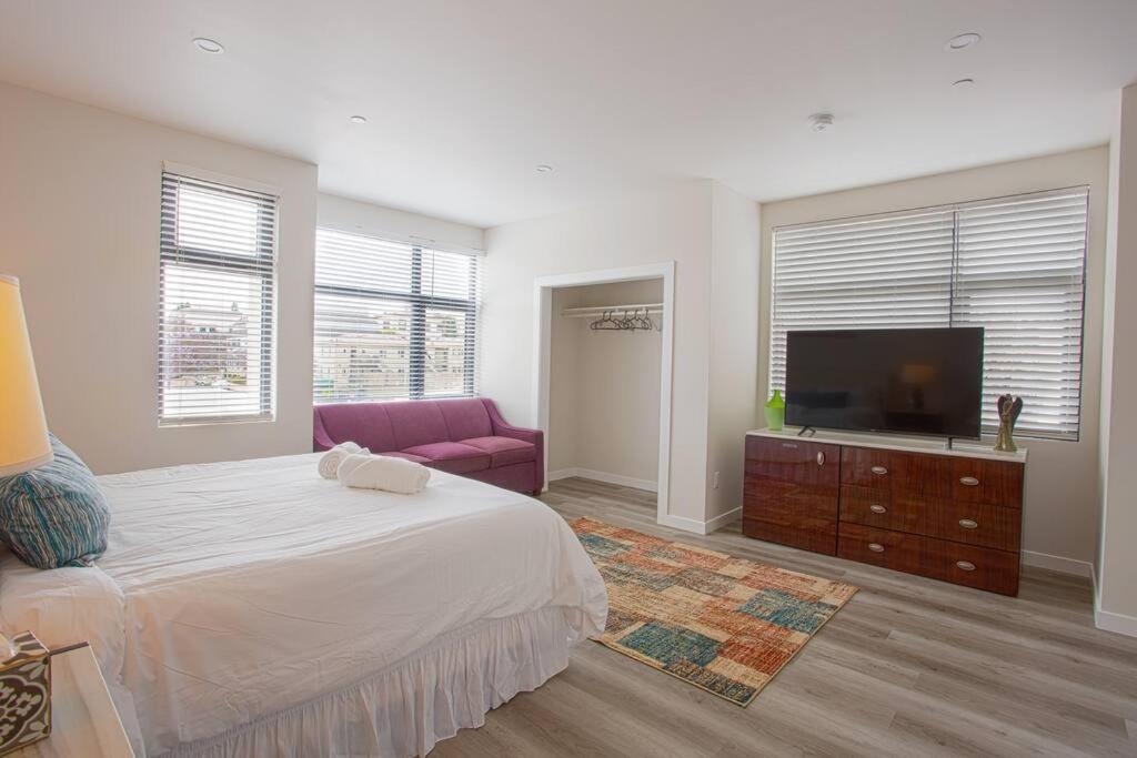 Apartment Comfy With Cali King Size Mattress